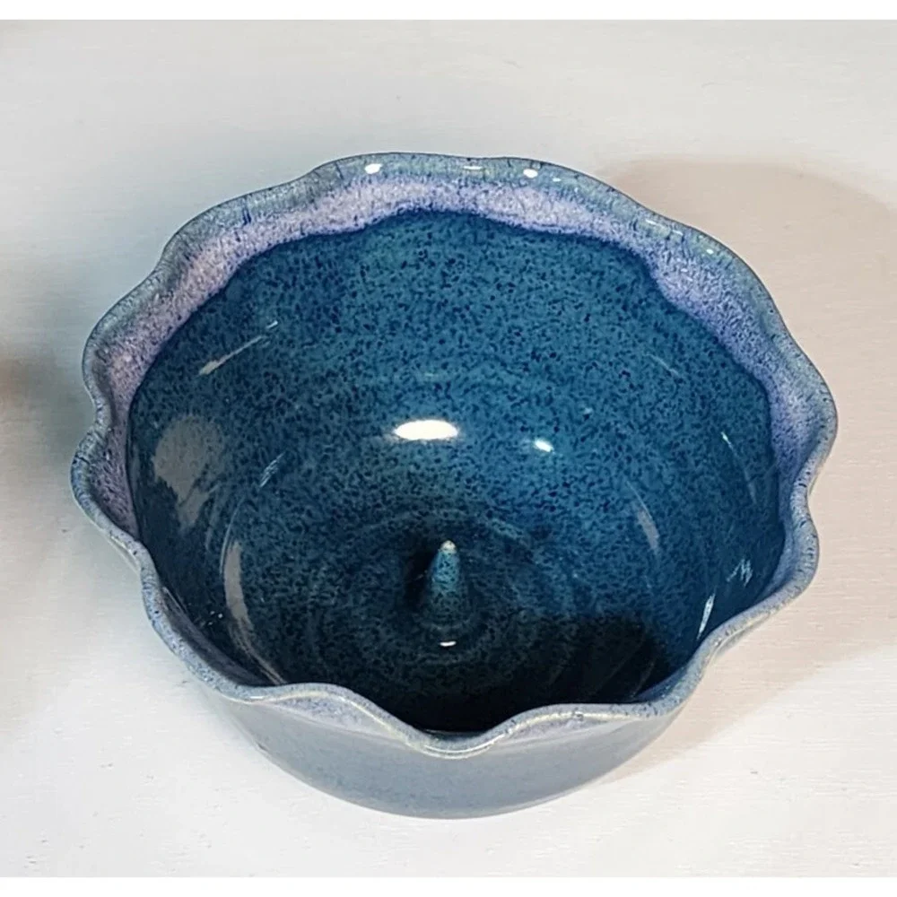 VTG Handcrafted Glazed John Garrou Signed Pottery Bowl Apple Baker Blue‎ Ruffled